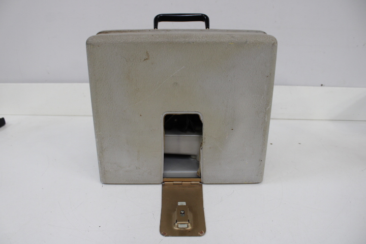 Elna Zig Zag Naaimachine met Koffer – foto 26 – kavel bij GSD Auctions, Zoeterwoude