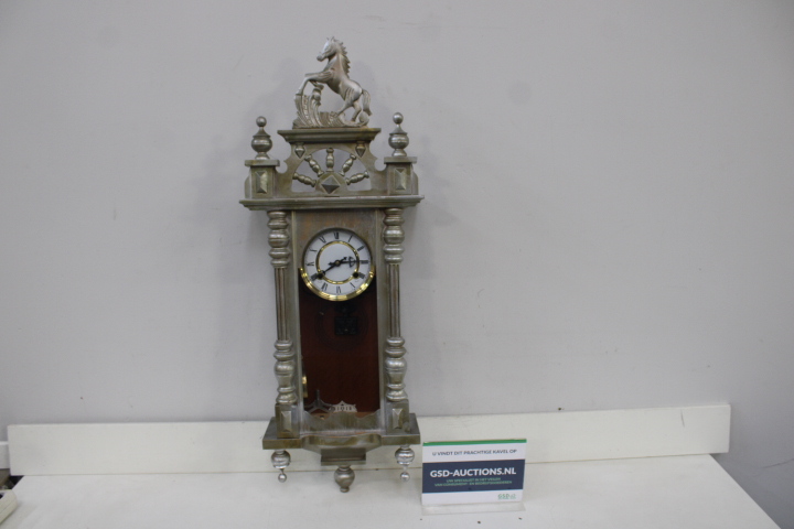 Houten wandklok met paardenornament – foto 2 – kavel bij GSD Auctions, Zoeterwoude
