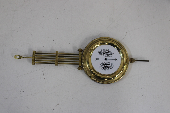 Houten wandklok met paardenornament – foto 9 – kavel bij GSD Auctions, Zoeterwoude