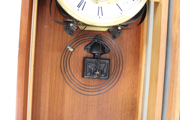 Houten wandklok met paardenornament – foto 13 – kavel bij GSD Auctions, Zoeterwoude