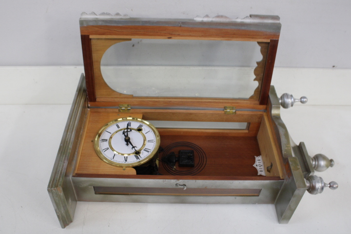 Houten wandklok met paardenornament – foto 14 – kavel bij GSD Auctions, Zoeterwoude