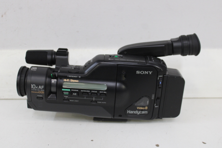 Sony Video8 Handycam camcorder met accessoires – foto 9 – kavel bij GSD Auctions, Zoeterwoude