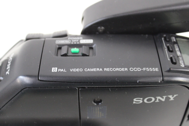 Sony Video8 Handycam camcorder met accessoires – foto 13 – kavel bij GSD Auctions, Zoeterwoude
