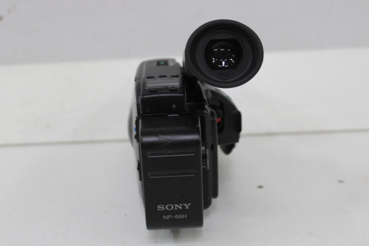 Sony Video8 Handycam camcorder met accessoires – foto 14 – kavel bij GSD Auctions, Zoeterwoude