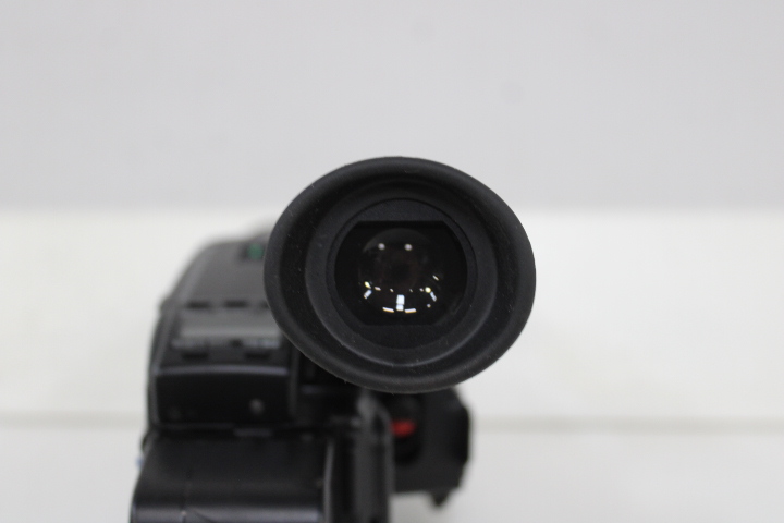 Sony Video8 Handycam camcorder met accessoires – foto 16 – kavel bij GSD Auctions, Zoeterwoude