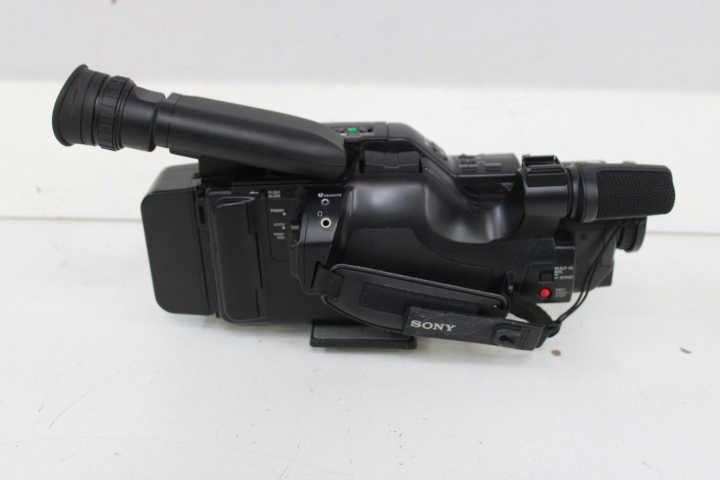Sony Video8 Handycam camcorder met accessoires – foto 17 – kavel bij GSD Auctions, Zoeterwoude