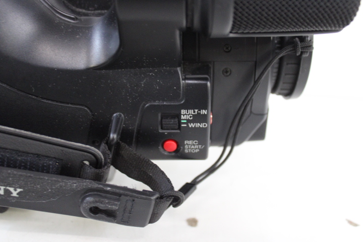 Sony Video8 Handycam camcorder met accessoires – foto 18 – kavel bij GSD Auctions, Zoeterwoude