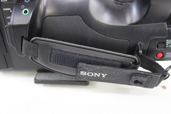 Sony Video8 Handycam camcorder met accessoires – foto 19 – kavel bij GSD Auctions, Zoeterwoude