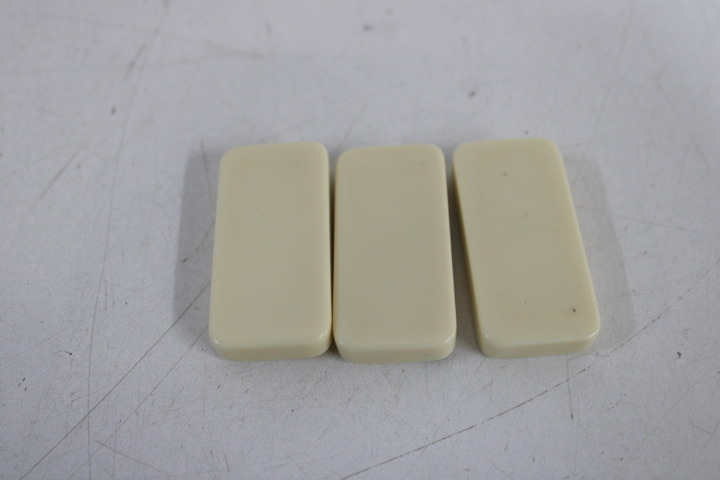 Domino set in bruine koffer – foto 9 – kavel bij GSD Auctions, Zoeterwoude