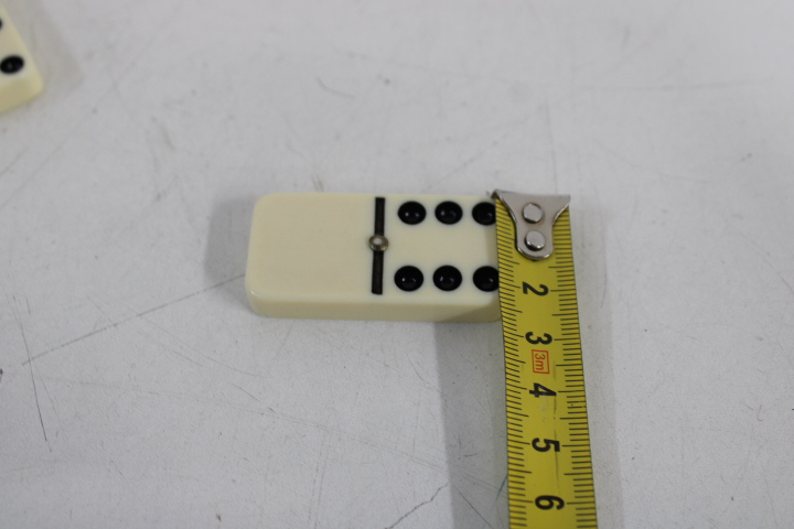 Domino set in bruine koffer – foto 11 – kavel bij GSD Auctions, Zoeterwoude