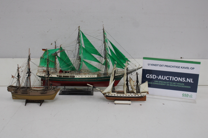 Set van 3 decoratieve scheepsmodellen – foto 2 – kavel bij GSD Auctions, Zoeterwoude