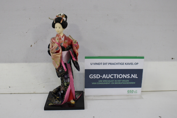 Japanse traditionele geisha pop – foto 2 – kavel bij GSD Auctions, Zoeterwoude