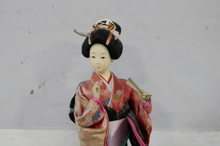Japanse traditionele geisha pop – foto 4 – kavel bij GSD Auctions, Zoeterwoude