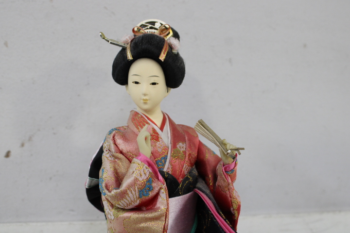 Japanse traditionele geisha pop – foto 6 – kavel bij GSD Auctions, Zoeterwoude