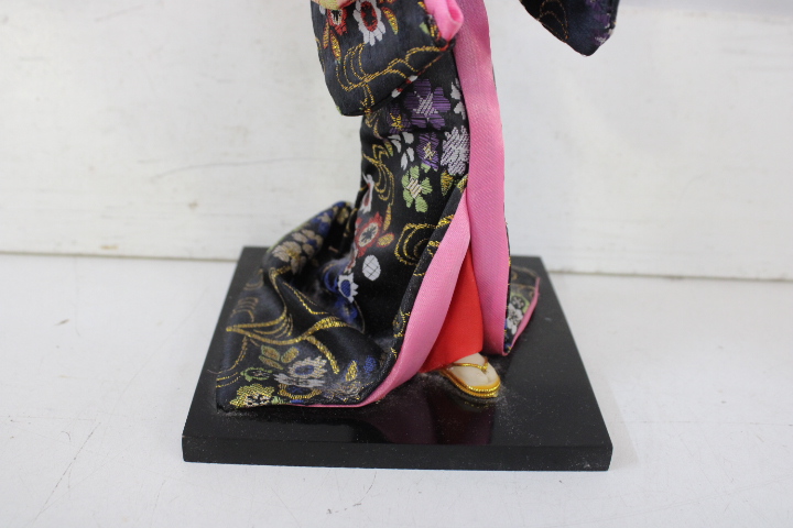 Japanse traditionele geisha pop – foto 7 – kavel bij GSD Auctions, Zoeterwoude