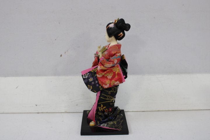 Japanse traditionele geisha pop – foto 8 – kavel bij GSD Auctions, Zoeterwoude