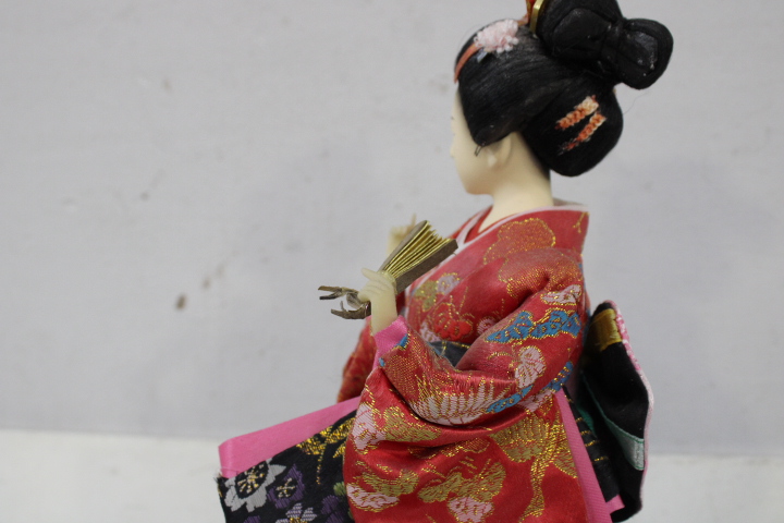 Japanse traditionele geisha pop – foto 9 – kavel bij GSD Auctions, Zoeterwoude