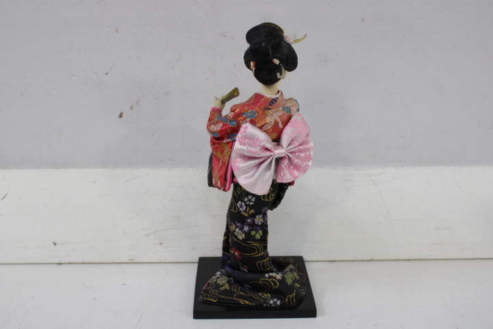 Japanse traditionele geisha pop – foto 10 – kavel bij GSD Auctions, Zoeterwoude