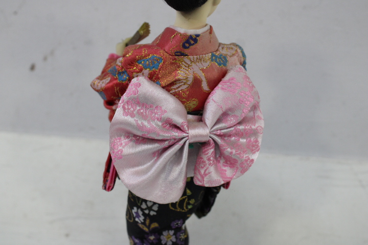 Japanse traditionele geisha pop – foto 11 – kavel bij GSD Auctions, Zoeterwoude