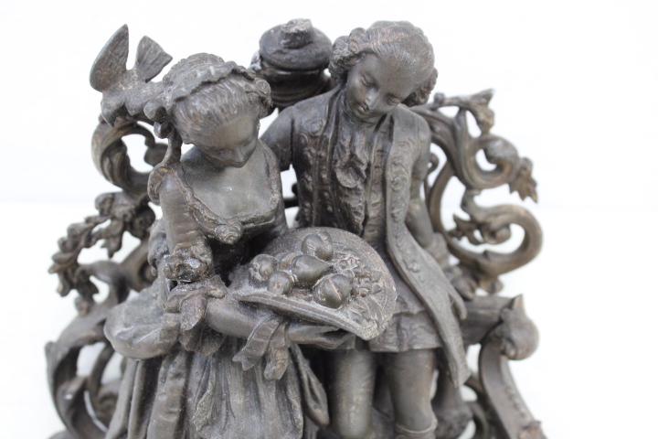 Decoratief bronzen beeld van elegant gekleed paar – foto 4 – kavel bij GSD Auctions, Zoeterwoude