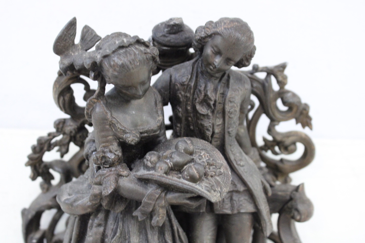Decoratief bronzen beeld van elegant gekleed paar – foto 5 – kavel bij GSD Auctions, Zoeterwoude