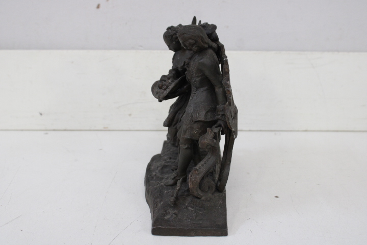 Decoratief bronzen beeld van elegant gekleed paar – foto 8 – kavel bij GSD Auctions, Zoeterwoude