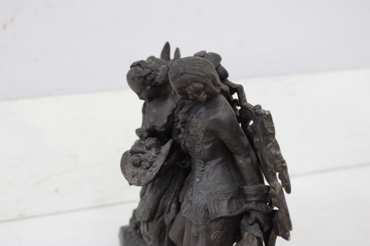 Decoratief bronzen beeld van elegant gekleed paar – foto 10 – kavel bij GSD Auctions, Zoeterwoude