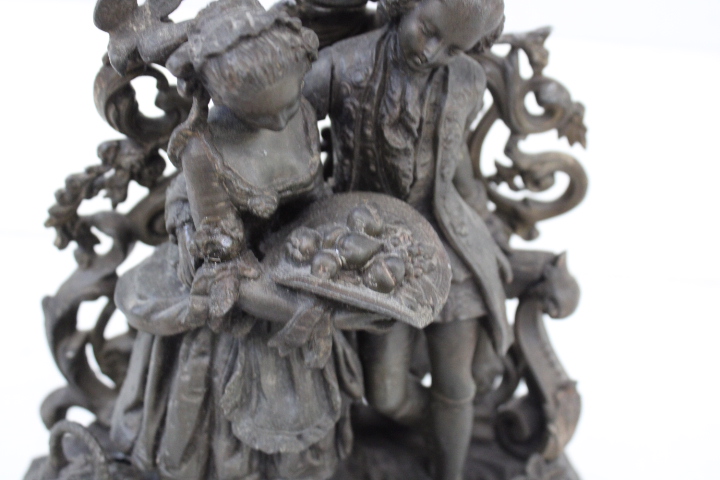 Decoratief bronzen beeld van elegant gekleed paar – foto 13 – kavel bij GSD Auctions, Zoeterwoude