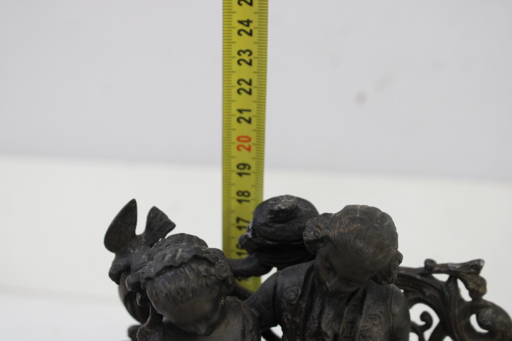 Decoratief bronzen beeld van elegant gekleed paar – foto 18 – kavel bij GSD Auctions, Zoeterwoude