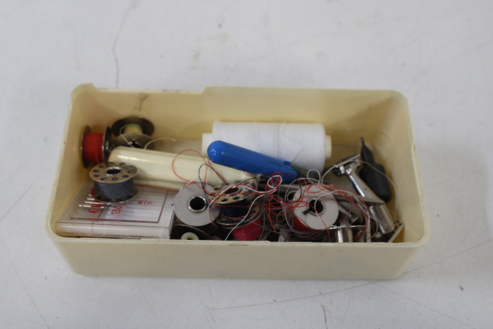 Bernina naaimachine – foto 6 – kavel bij GSD Auctions, Zoeterwoude