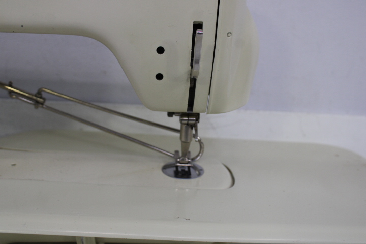 Bernina naaimachine – foto 18 – kavel bij GSD Auctions, Zoeterwoude