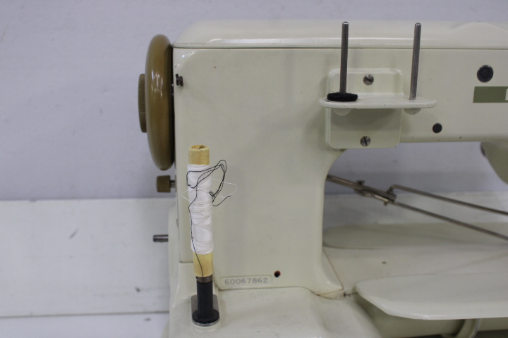 Bernina naaimachine – foto 19 – kavel bij GSD Auctions, Zoeterwoude