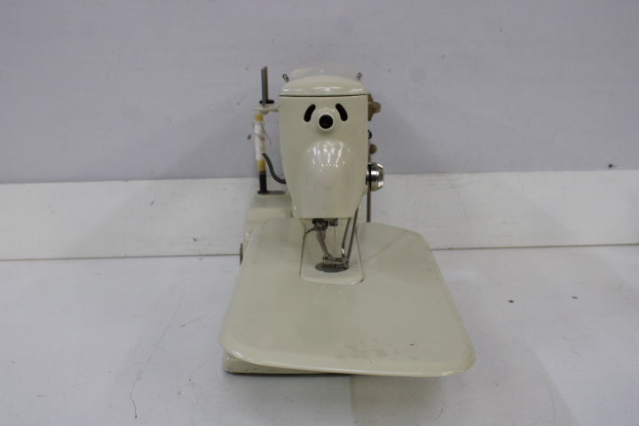 Bernina naaimachine – foto 20 – kavel bij GSD Auctions, Zoeterwoude