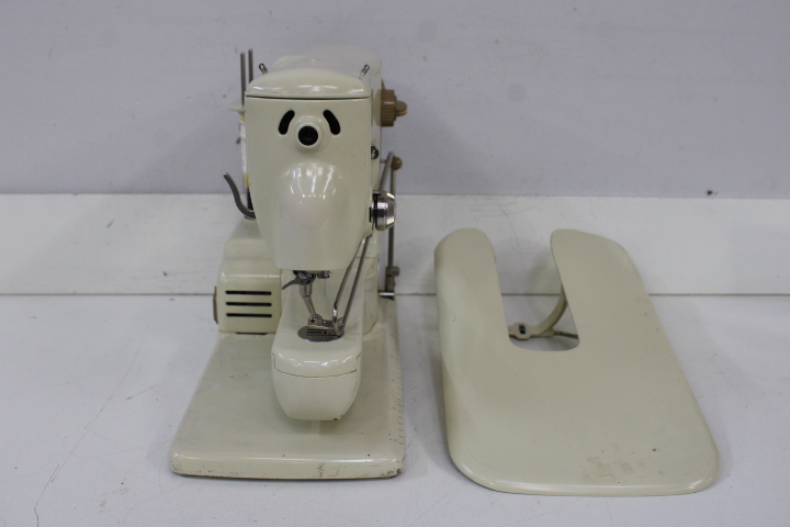 Bernina naaimachine – foto 21 – kavel bij GSD Auctions, Zoeterwoude