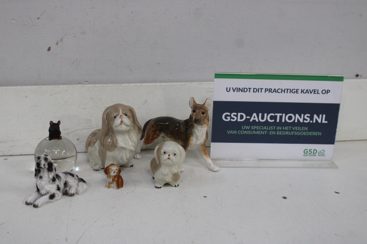 Porselijnen honden beeldjes – foto 2 – kavel bij GSD Auctions, Zoeterwoude