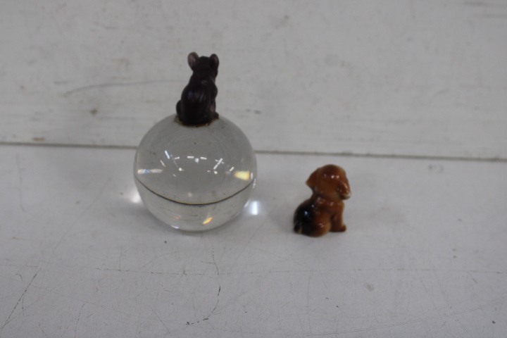 Porselijnen honden beeldjes – foto 7 – kavel bij GSD Auctions, Zoeterwoude