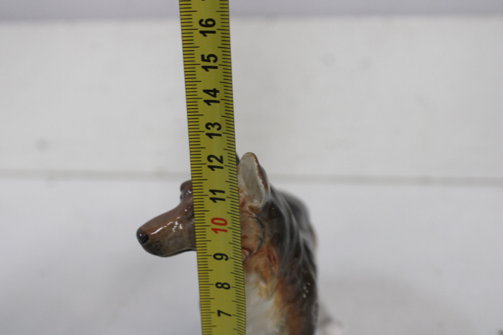 Porselijnen honden beeldjes – foto 22 – kavel bij GSD Auctions, Zoeterwoude