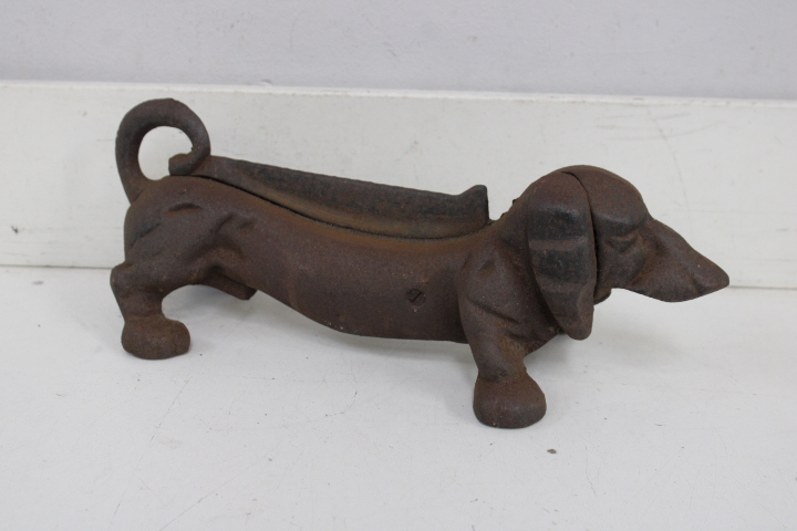 Gietijzeren teckel – foto 3 – kavel bij GSD Auctions, Zoeterwoude