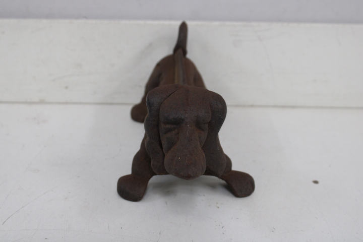Gietijzeren teckel – foto 4 – kavel bij GSD Auctions, Zoeterwoude