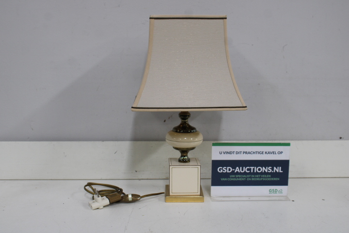 Klassieke tafellamp met stoffen kap – foto 2 – kavel bij GSD Auctions, Zoeterwoude