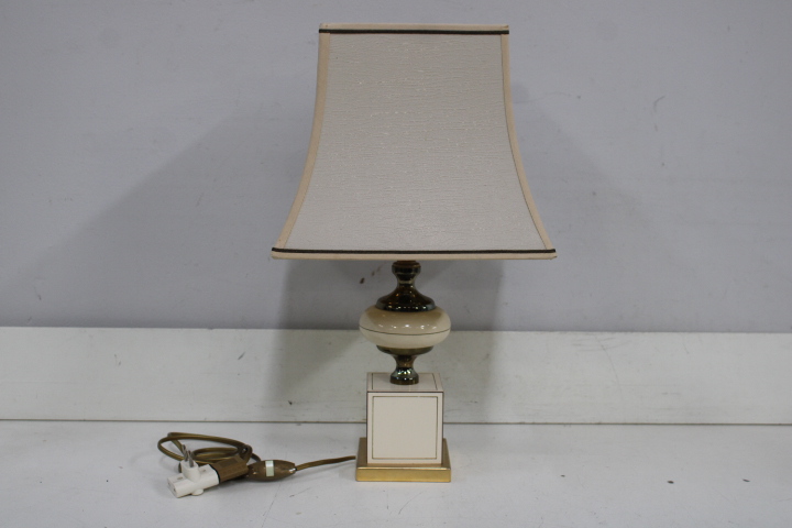 Klassieke tafellamp met stoffen kap – foto 3 – kavel bij GSD Auctions, Zoeterwoude