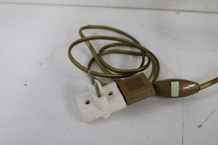 Klassieke tafellamp met stoffen kap – foto 4 – kavel bij GSD Auctions, Zoeterwoude