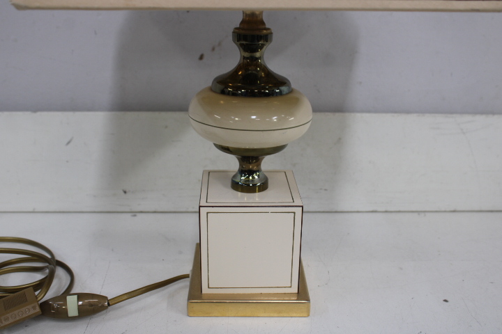 Klassieke tafellamp met stoffen kap – foto 5 – kavel bij GSD Auctions, Zoeterwoude