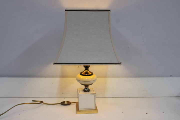 Klassieke tafellamp met stoffen kap – foto 7 – kavel bij GSD Auctions, Zoeterwoude
