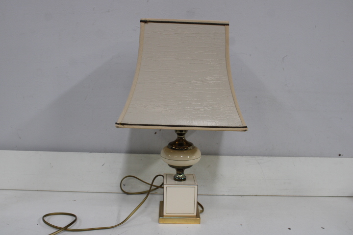 Klassieke tafellamp met stoffen kap – foto 9 – kavel bij GSD Auctions, Zoeterwoude