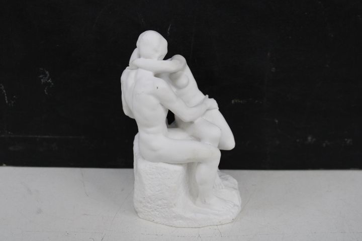 Wit keramisch beeldje van zittend paar – foto 5 – kavel bij GSD Auctions, Zoeterwoude