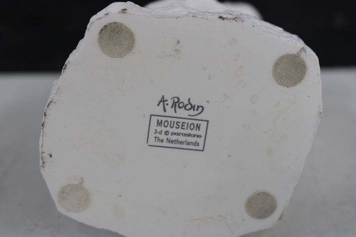 Wit keramisch beeldje van zittend paar – foto 11 – kavel bij GSD Auctions, Zoeterwoude