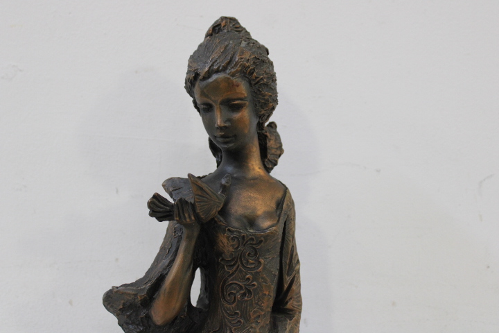 Bronzen beeld van vrouw in lange jurk – foto 4 – kavel bij GSD Auctions, Zoeterwoude