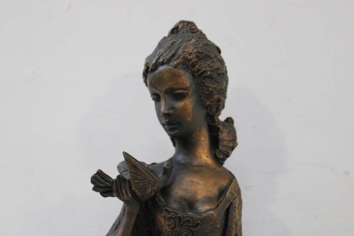 Bronzen beeld van vrouw in lange jurk – foto 6 – kavel bij GSD Auctions, Zoeterwoude