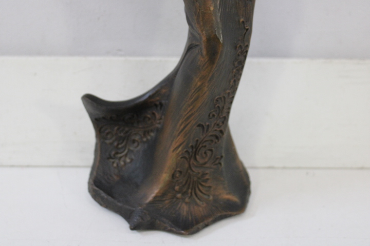 Bronzen beeld van vrouw in lange jurk – foto 7 – kavel bij GSD Auctions, Zoeterwoude